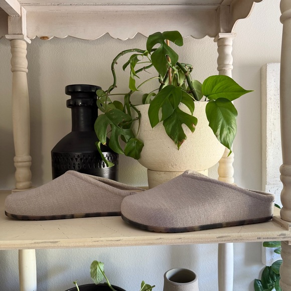 Rothy’s The Casual Clog in Dove (9) - Picture 5 of 14